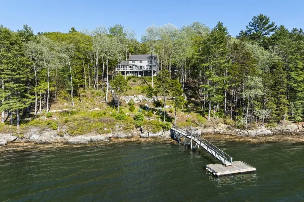 564 West Side Road Boothbay ME 04537