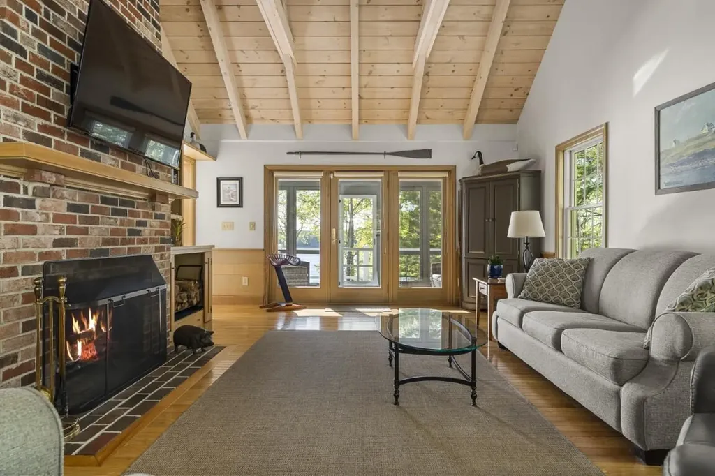 564 West Side Road Boothbay ME 04537