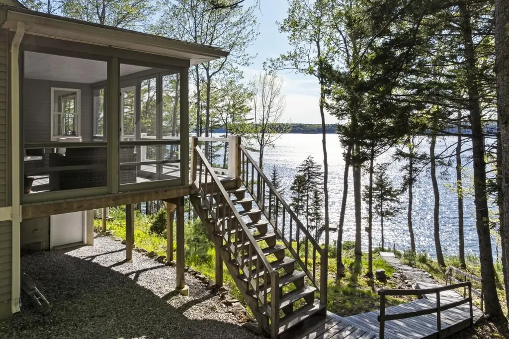 564 West Side Road Boothbay ME 04537