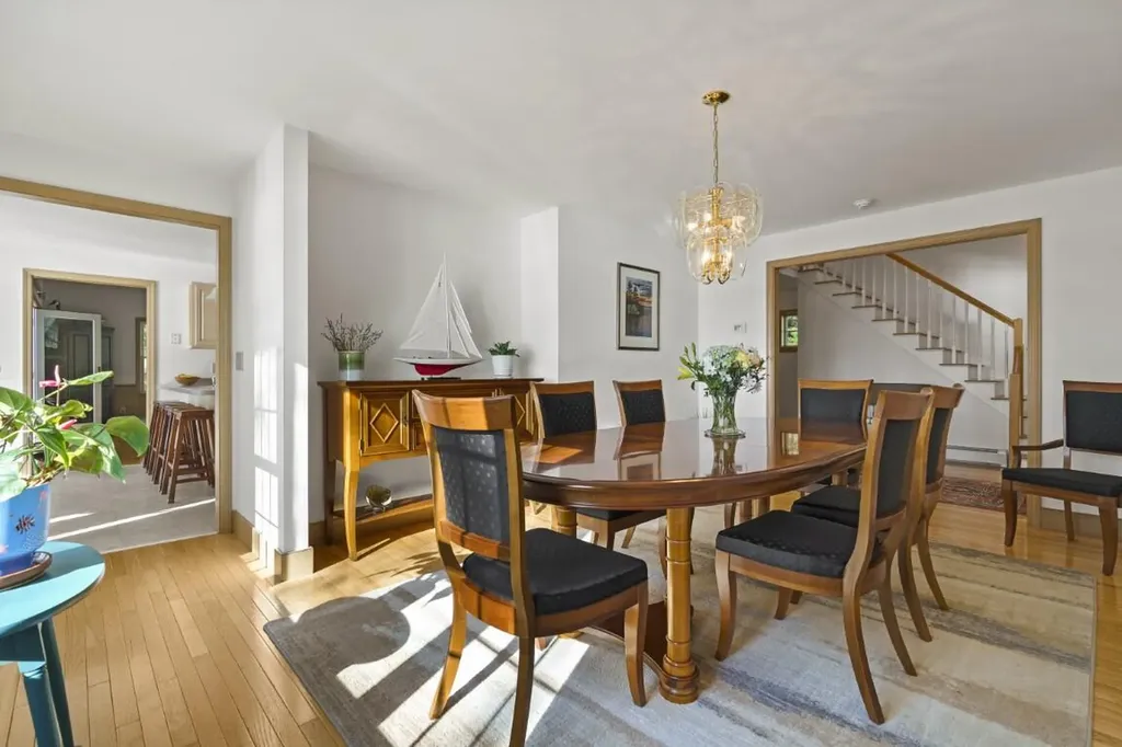 564 West Side Road Boothbay ME 04537