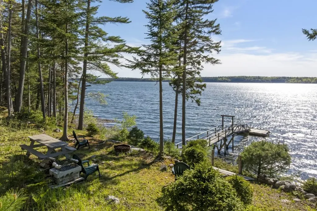 564 West Side Road Boothbay ME 04537