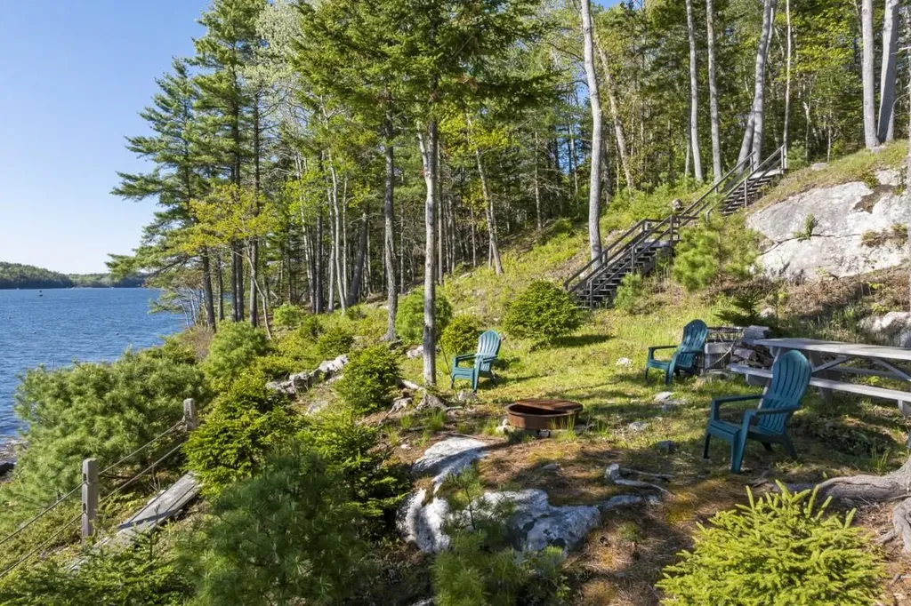 564 West Side Road Boothbay ME 04537