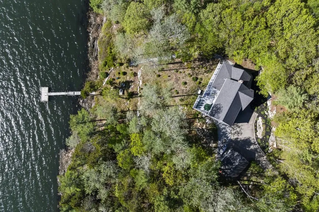564 West Side Road Boothbay ME 04537