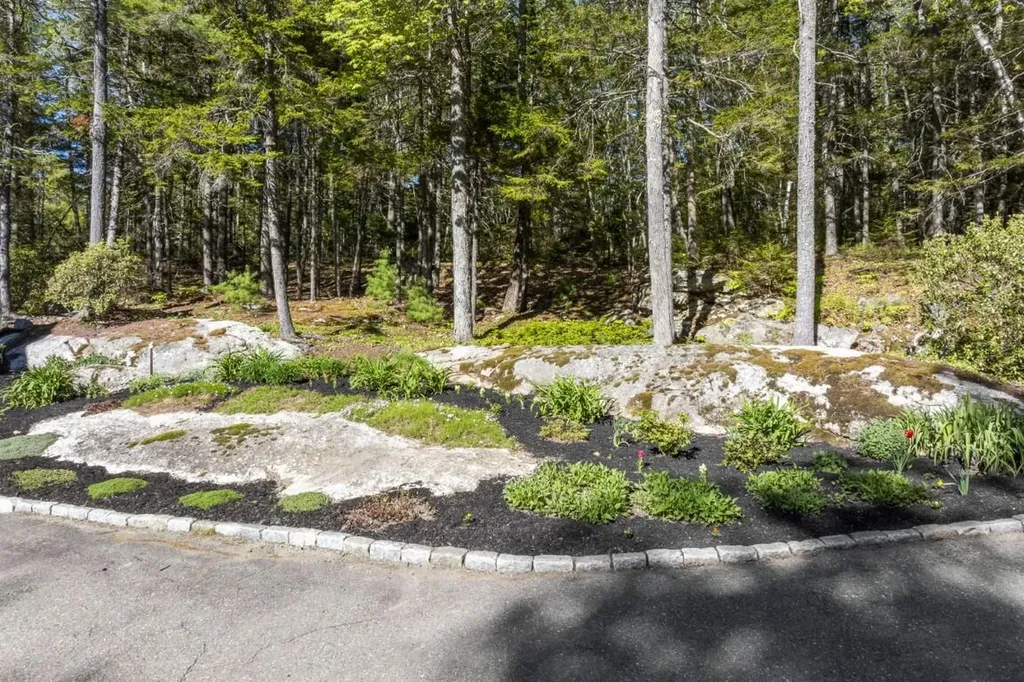 564 West Side Road Boothbay ME 04537