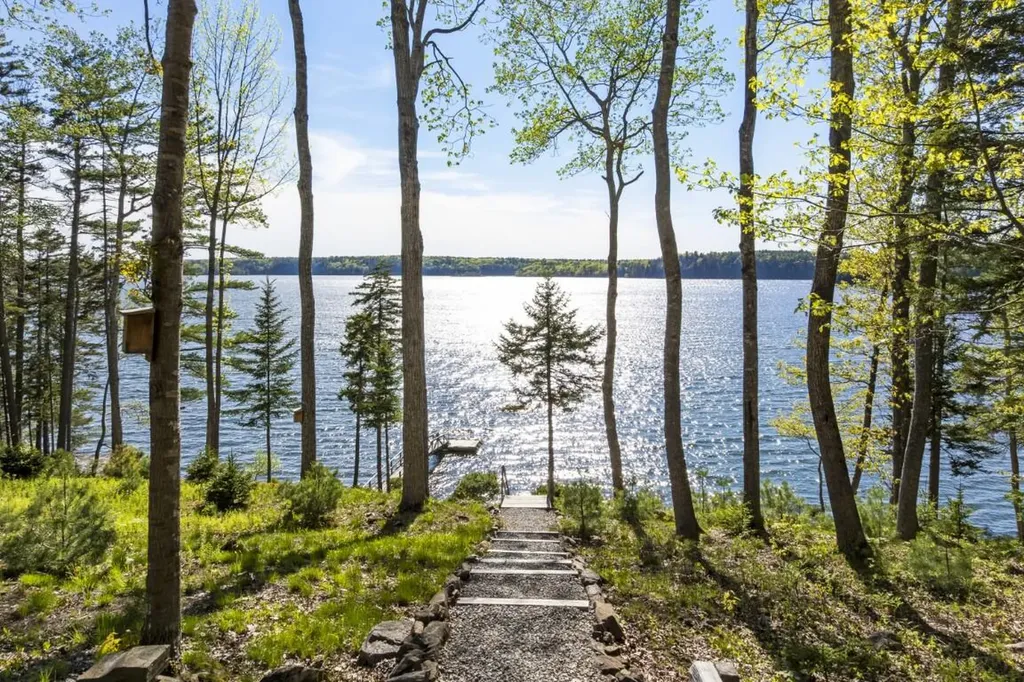 564 West Side Road Boothbay ME 04537