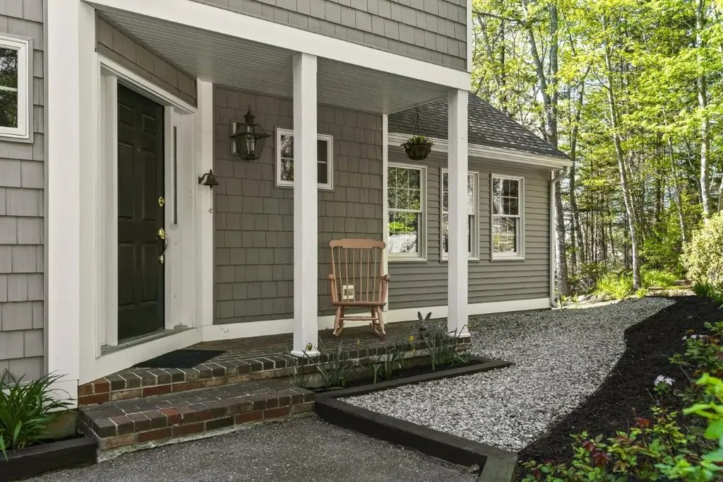 564 West Side Road Boothbay ME 04537