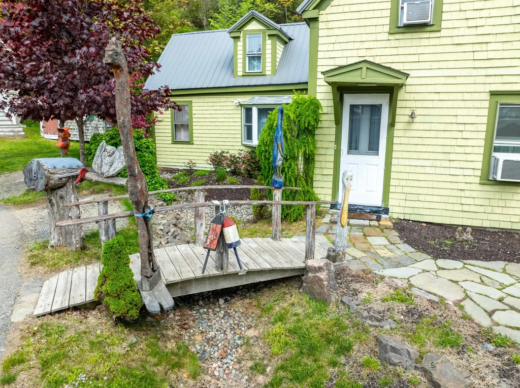 19 Sullivan Street Eastport ME 04631