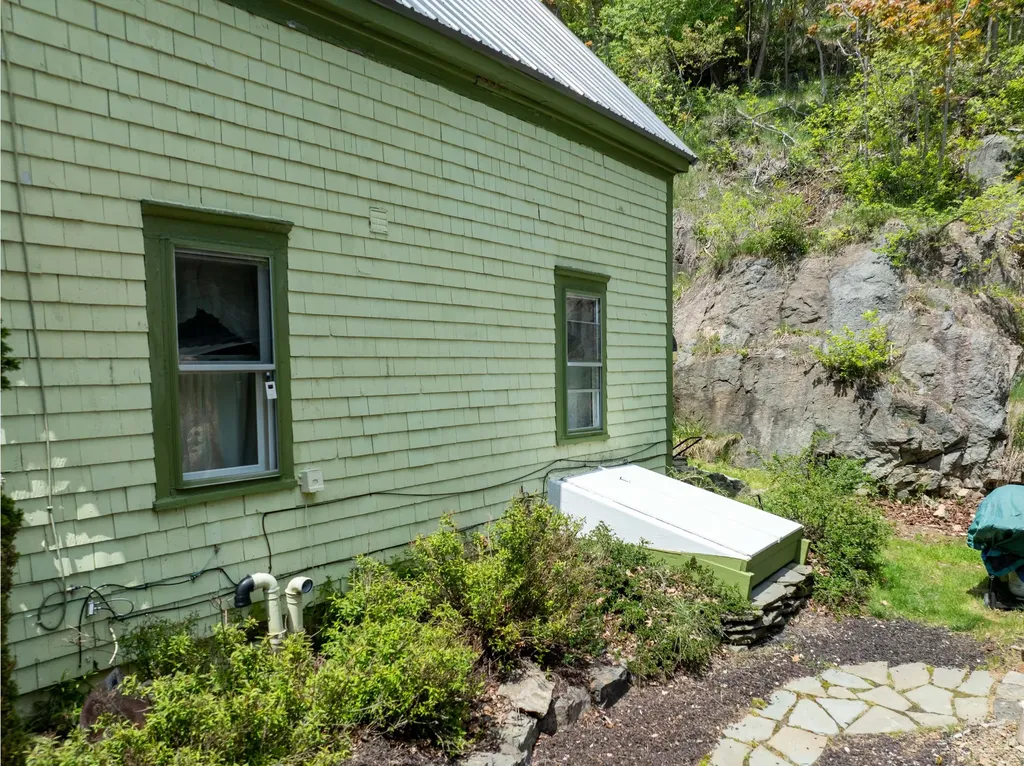 19 Sullivan Street Eastport ME 04631
