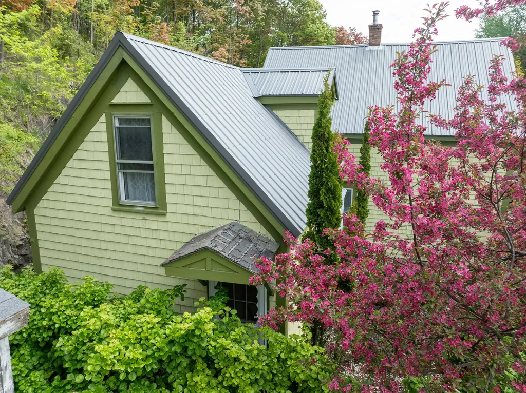 19 Sullivan Street Eastport ME 04631
