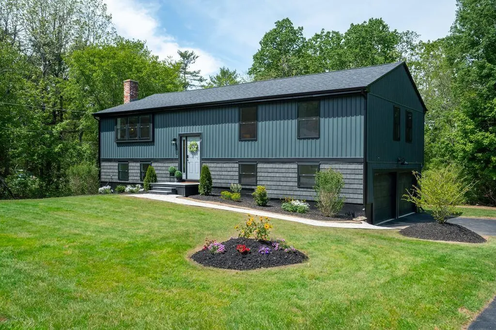 17 Carriage Road Cumberland ME 04110
