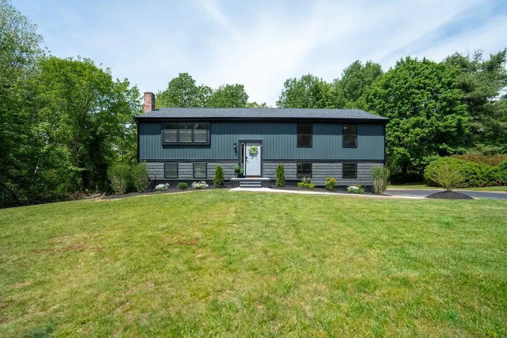 17 Carriage Road Cumberland ME 04110