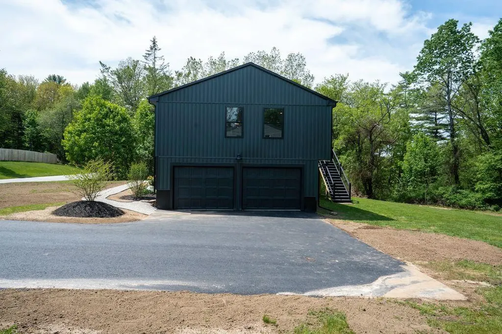17 Carriage Road Cumberland ME 04110