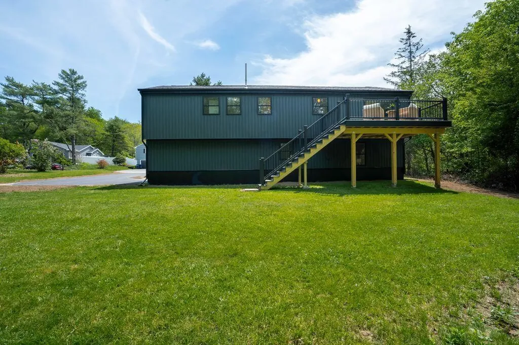 17 Carriage Road Cumberland ME 04110
