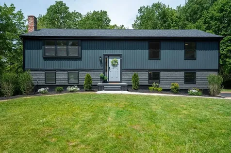 17 Carriage Road Cumberland ME 04110