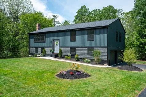 17 Carriage Road Cumberland ME 04110