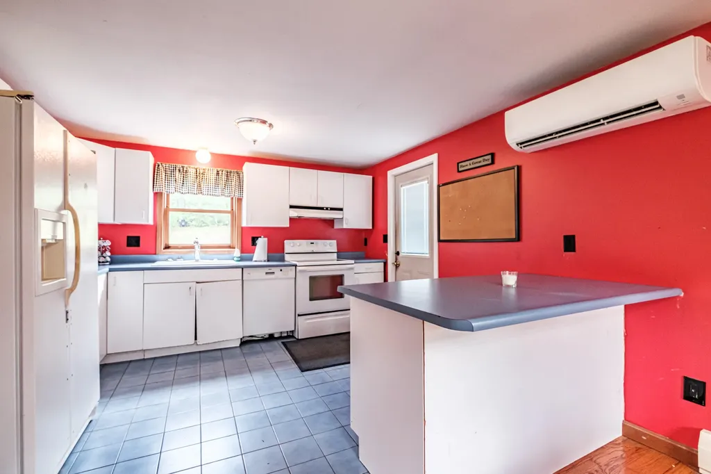 88 Sedgly Road Limington ME 04049