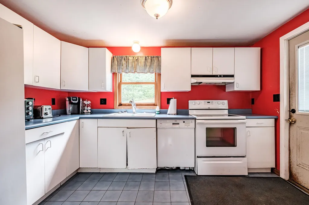 88 Sedgly Road Limington ME 04049