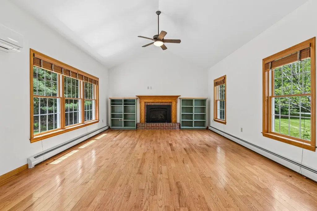 8 Whitney Way Topsham ME 04086