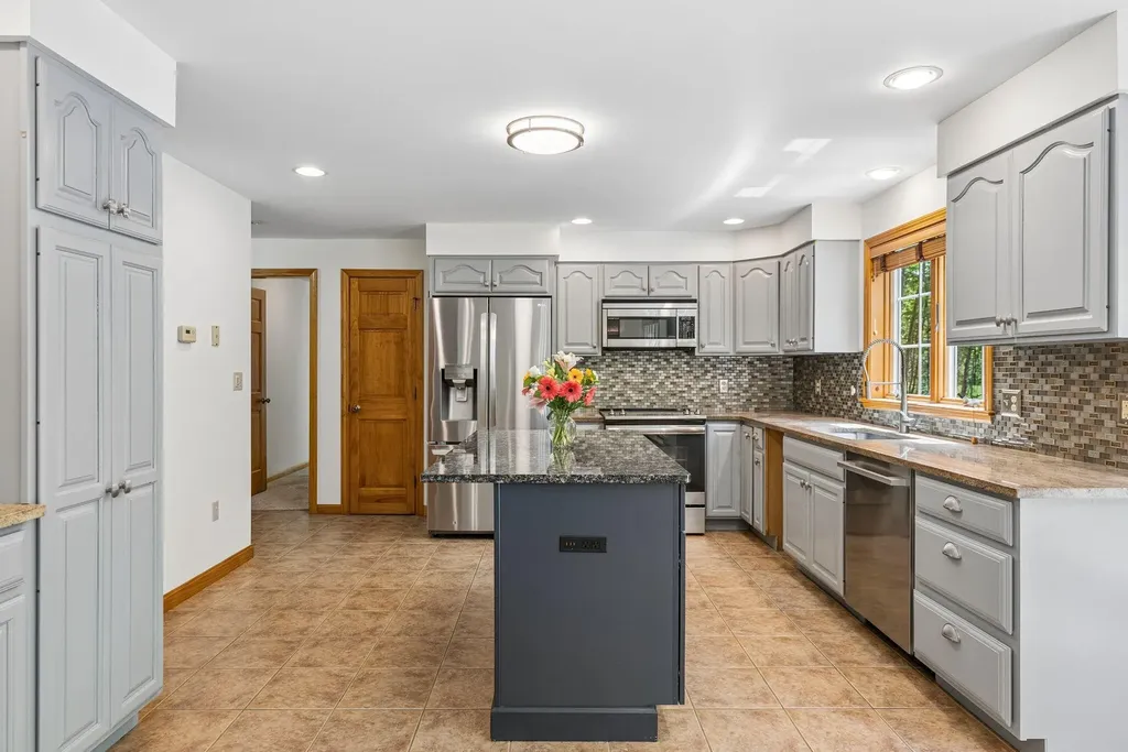 8 Whitney Way Topsham ME 04086