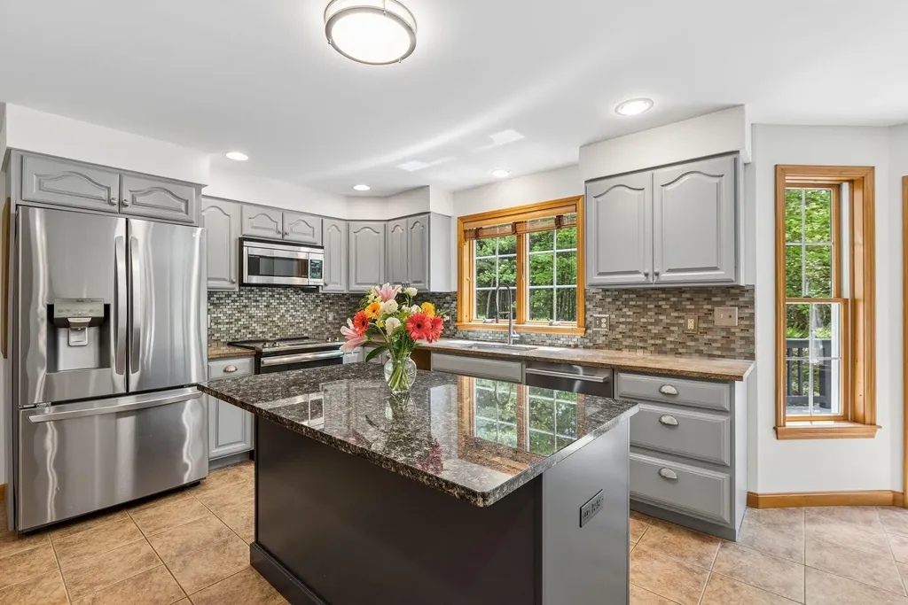 8 Whitney Way Topsham ME 04086