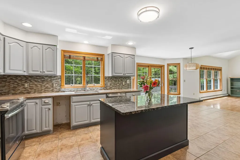 8 Whitney Way Topsham ME 04086