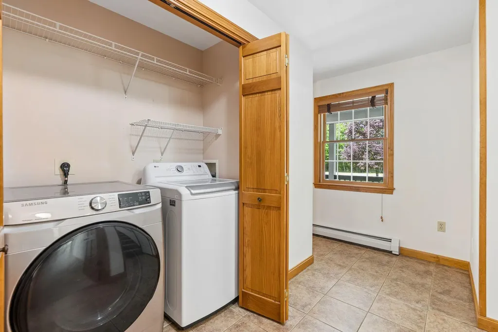 8 Whitney Way Topsham ME 04086