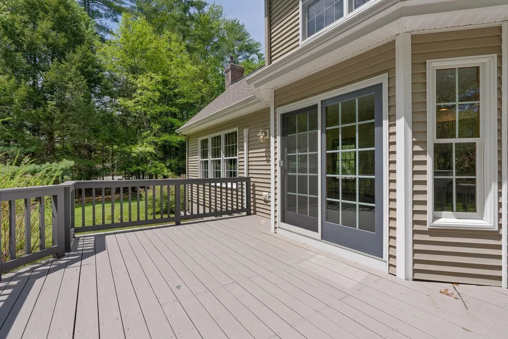 8 Whitney Way Topsham ME 04086