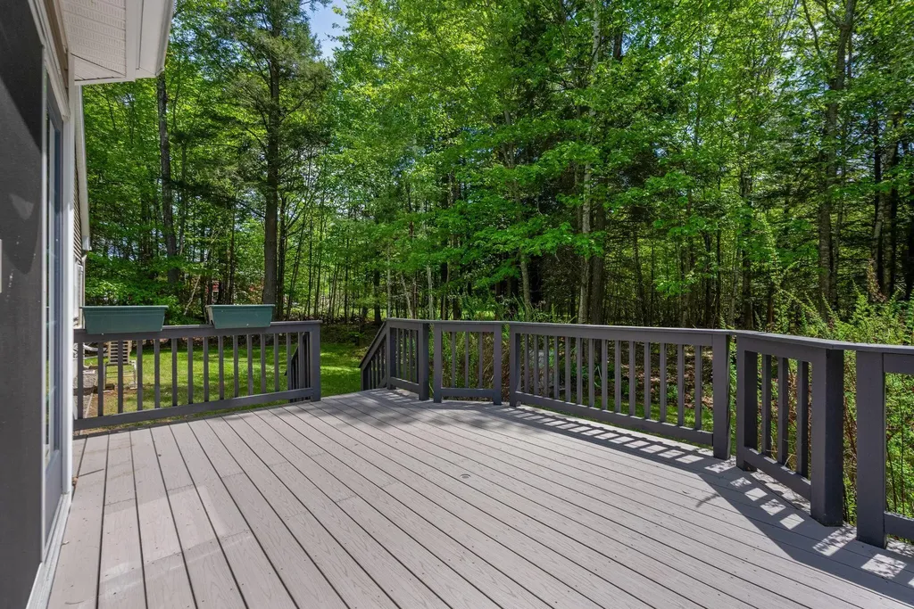 8 Whitney Way Topsham ME 04086