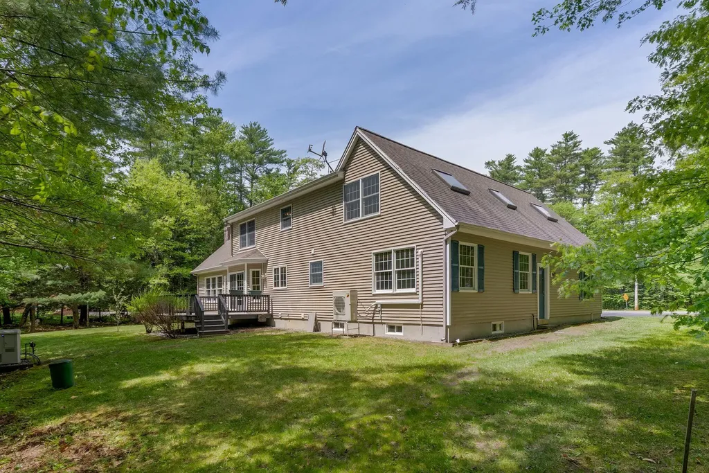 8 Whitney Way Topsham ME 04086