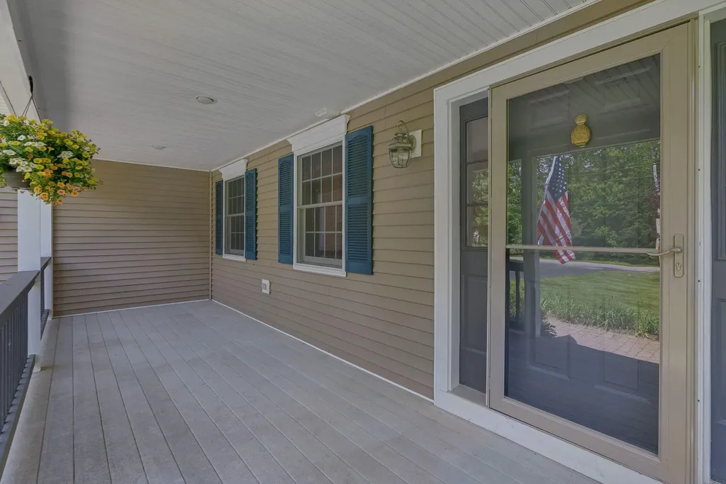 8 Whitney Way Topsham ME 04086