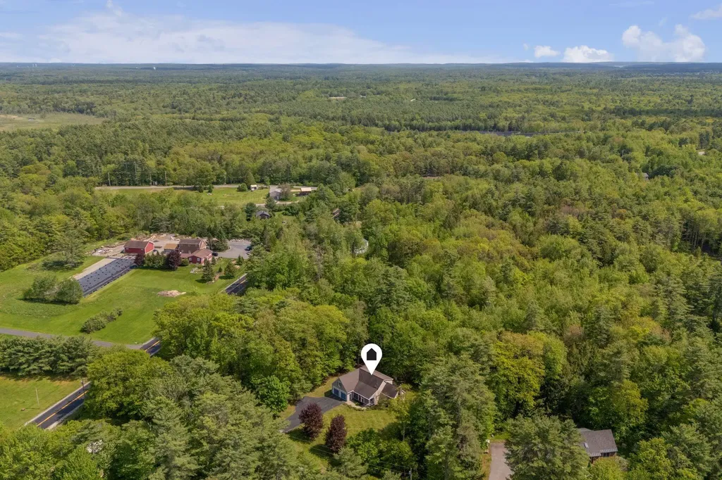 8 Whitney Way Topsham ME 04086