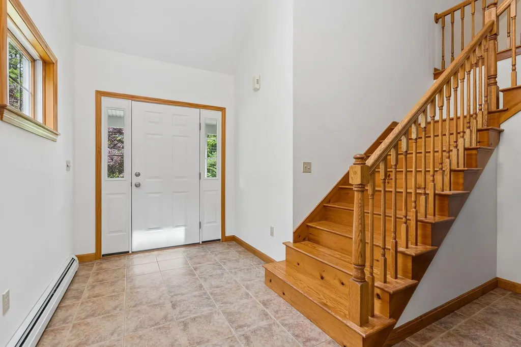 8 Whitney Way Topsham ME 04086
