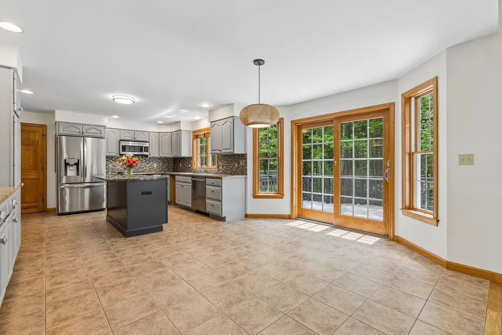 8 Whitney Way Topsham ME 04086