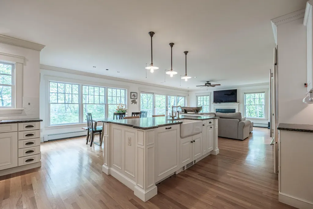 31 Painted Point Road Phippsburg ME 04562