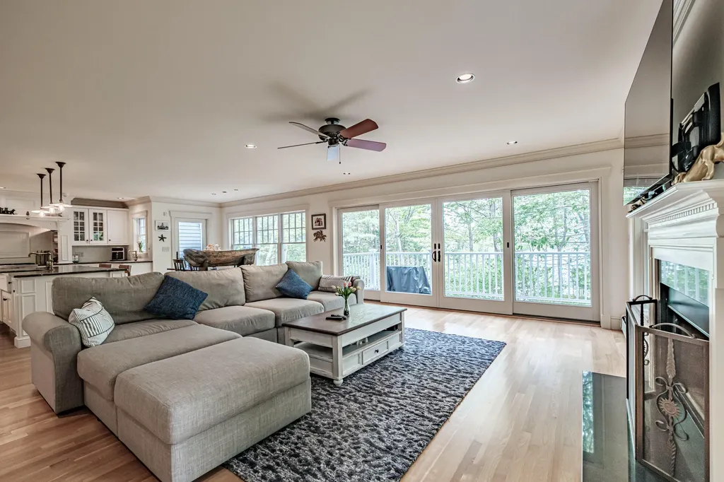31 Painted Point Road Phippsburg ME 04562