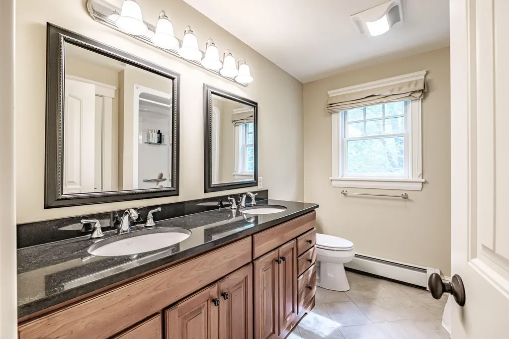 31 Painted Point Road Phippsburg ME 04562