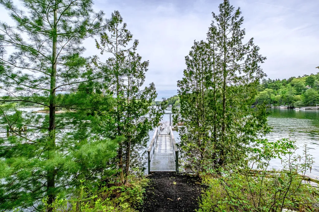 31 Painted Point Road Phippsburg ME 04562