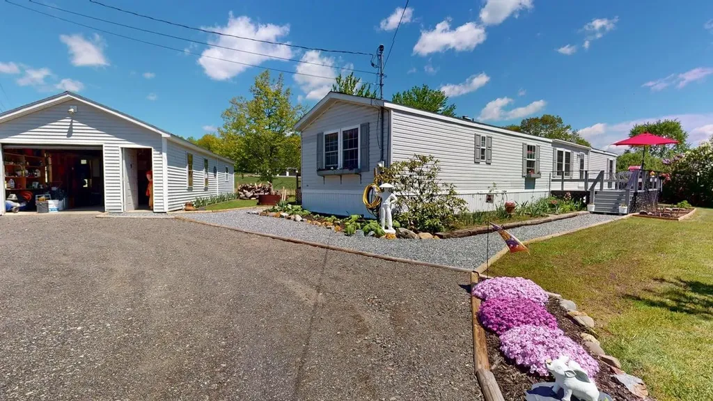 9 Smith Lane Levant ME 04456