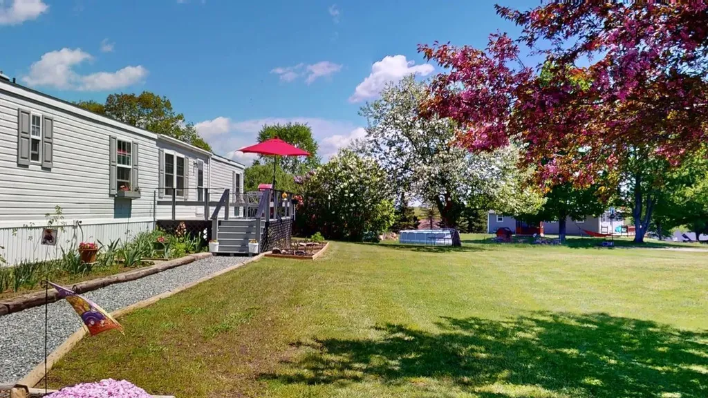 9 Smith Lane Levant ME 04456