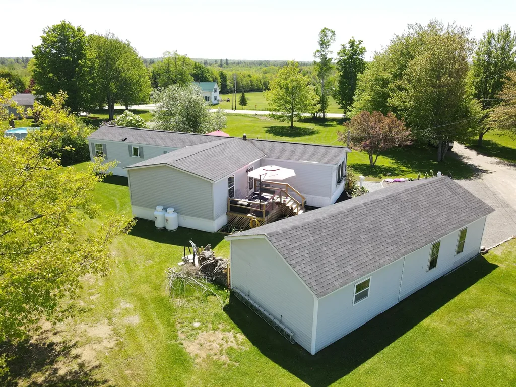 9 Smith Lane Levant ME 04456