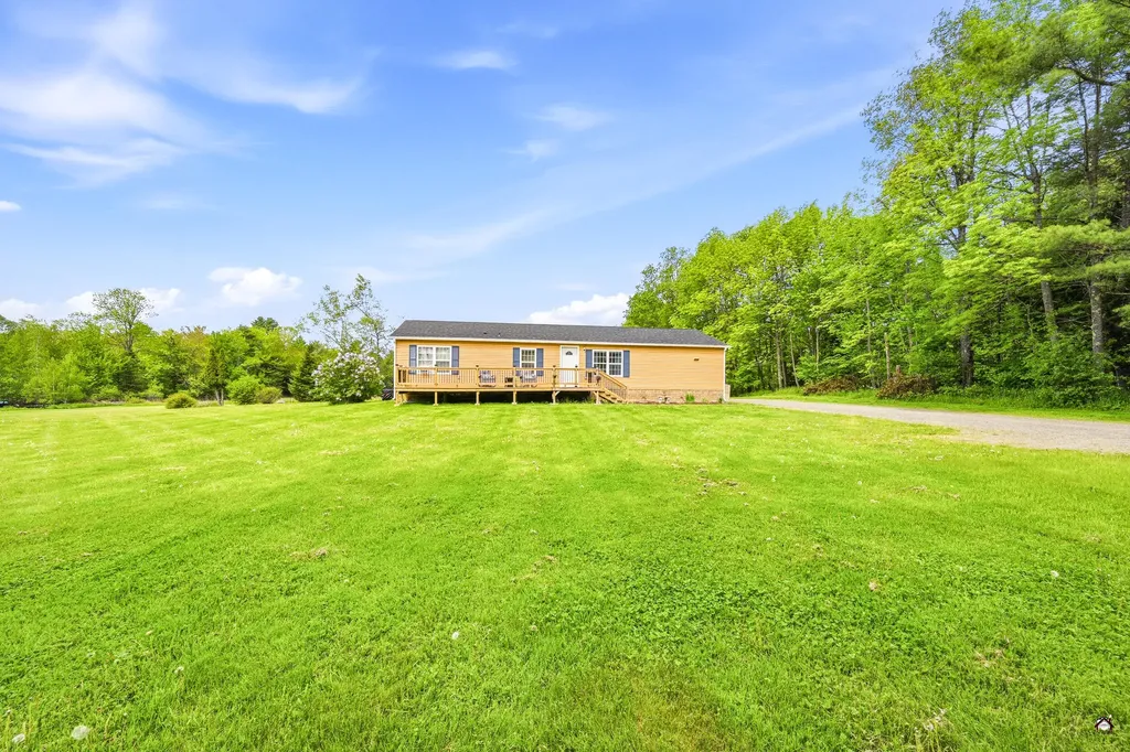 18 Ginger Place Sidney ME 04330