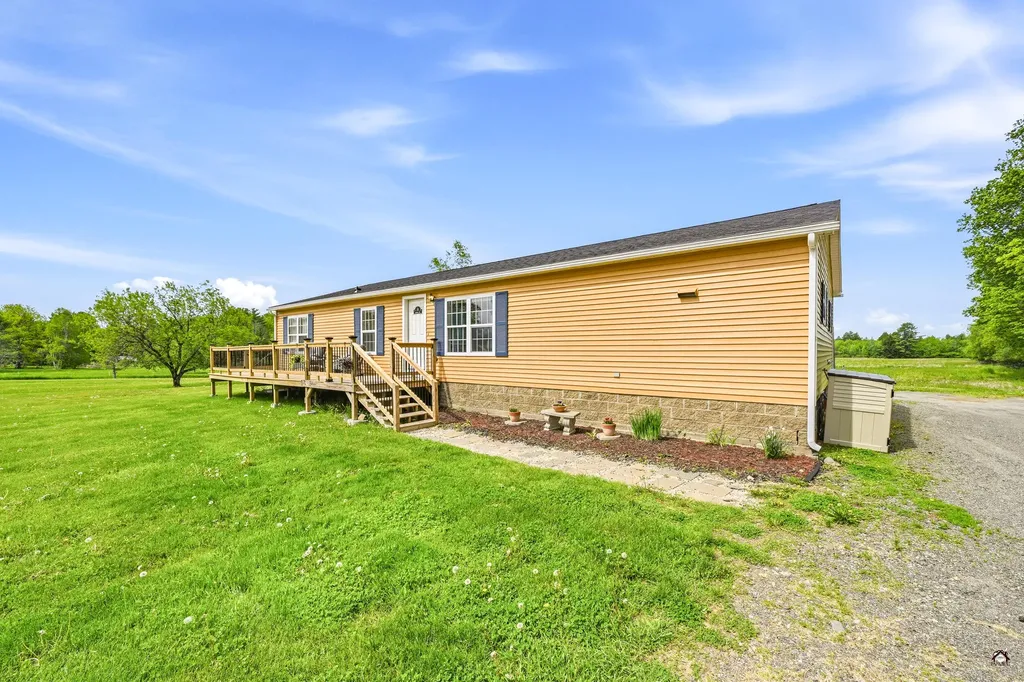 18 Ginger Place Sidney ME 04330