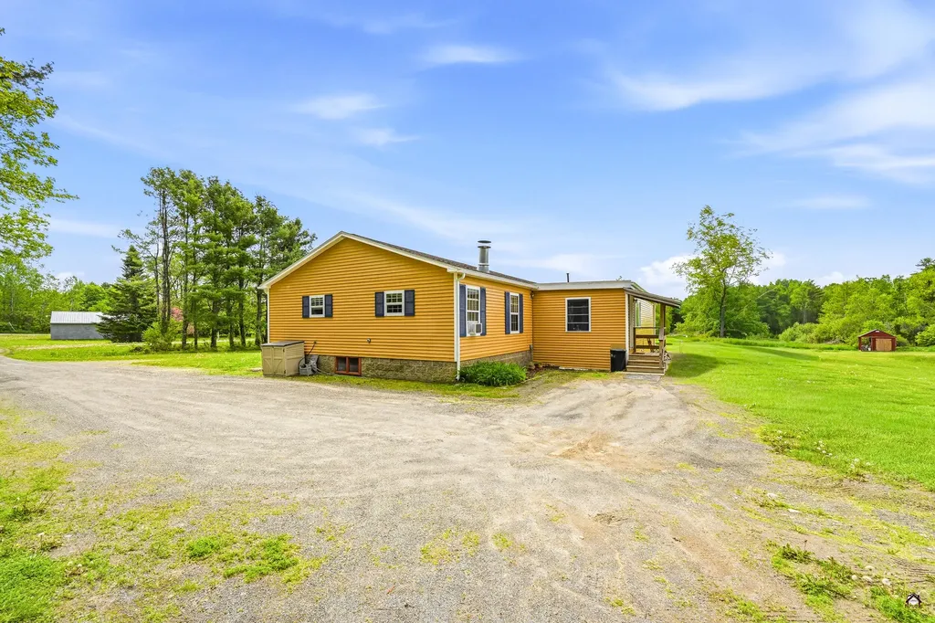 18 Ginger Place Sidney ME 04330