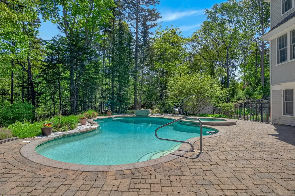 12 Touchstone Drive Kennebunkport ME 04046