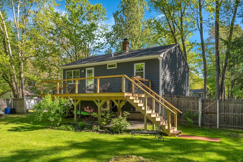 12 Wood Avenue Topsham ME 04086
