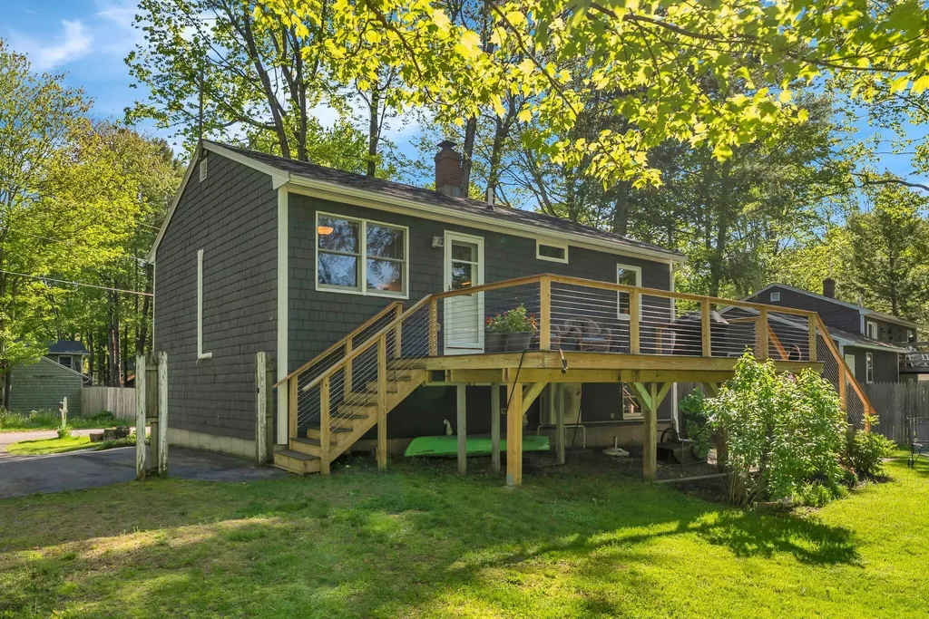 12 Wood Avenue Topsham ME 04086