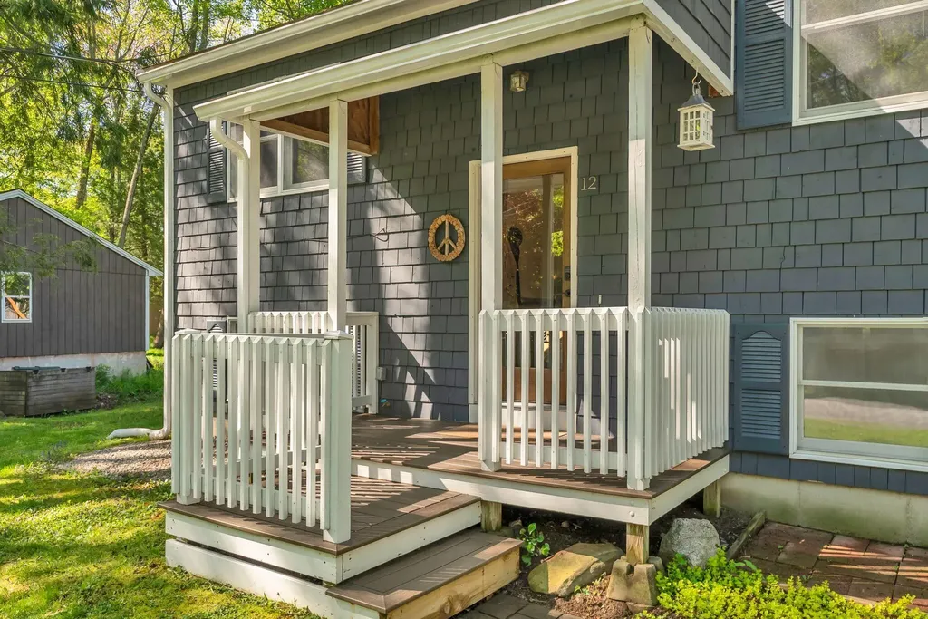 12 Wood Avenue Topsham ME 04086