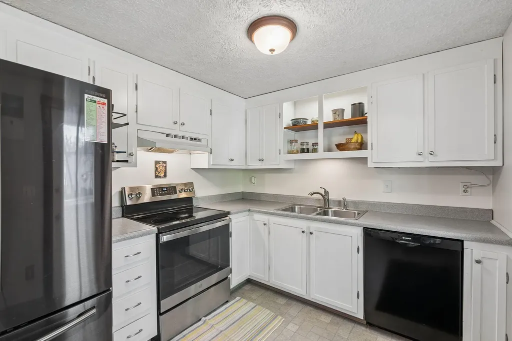 12 Wood Avenue Topsham ME 04086