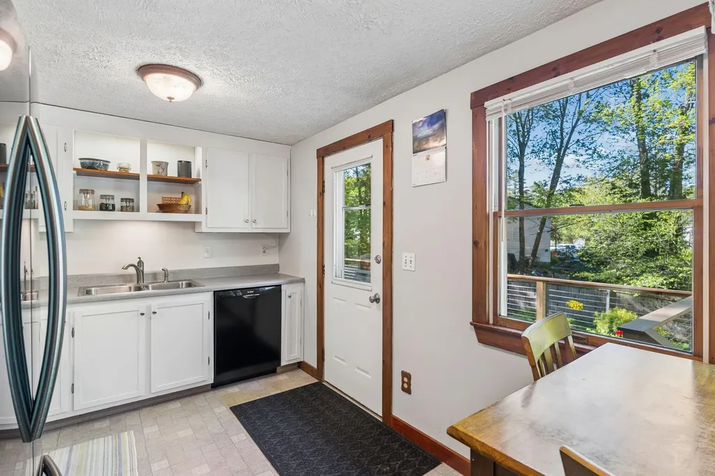 12 Wood Avenue Topsham ME 04086