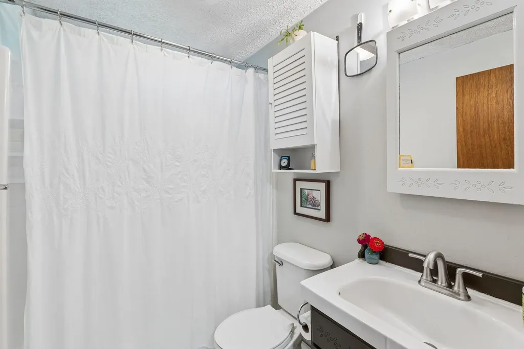 12 Wood Avenue Topsham ME 04086